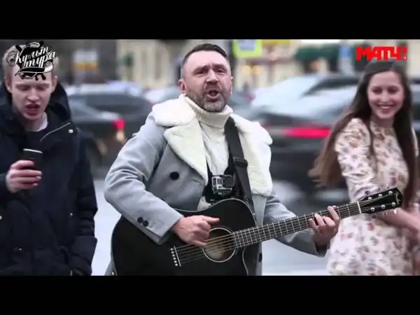 Футболист Томи Евгений Башкиров подрабатывает уличным музыкантом