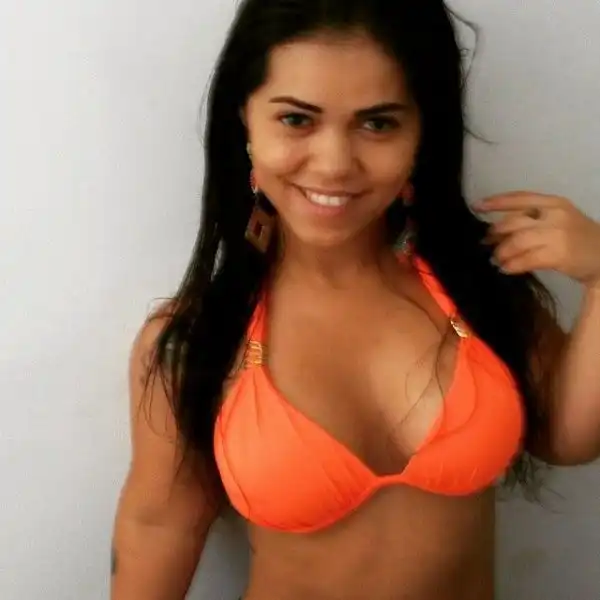 Бразильскую модель окрестили самой сексуальной лилипуткой в мире