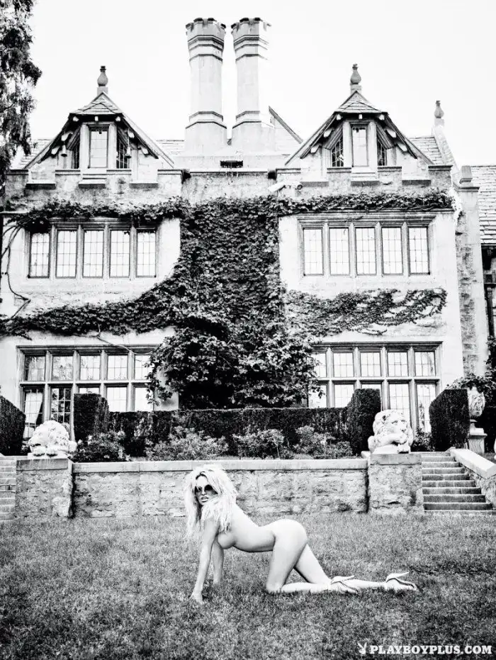 Полная версия обнаженной фотосессии Памелы Андерсон для журнала Playboy