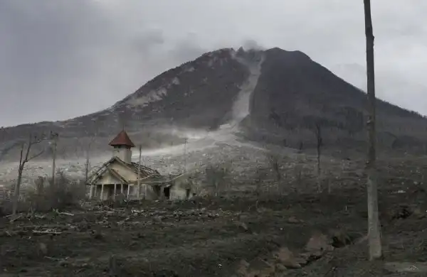Вулканические деревни-призраки в Индонезии.