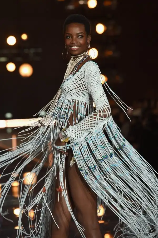 Все наряды с показа моды Victoria's Secret Fashion Show 2015 Все наряды с показа моды Victoria's Secret Fashion Show 2015