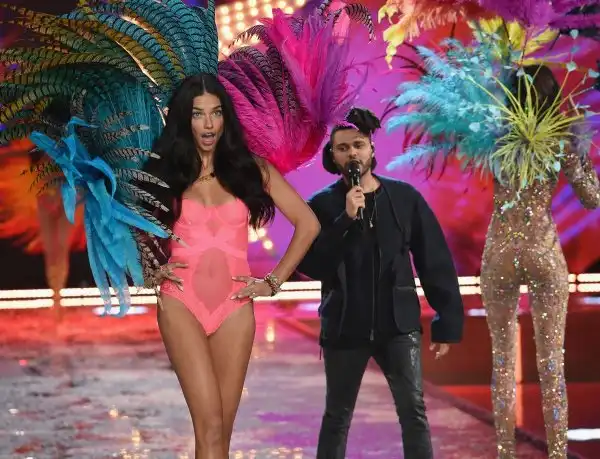 Все наряды с показа моды Victoria's Secret Fashion Show 2015 Все наряды с показа моды Victoria's Secret Fashion Show 2015