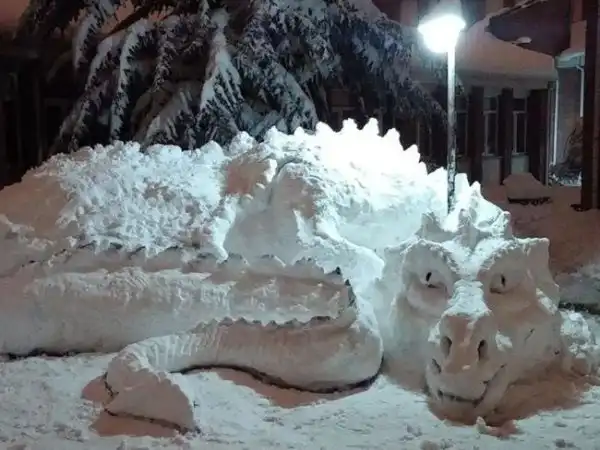Удивительные снежные скульптуры