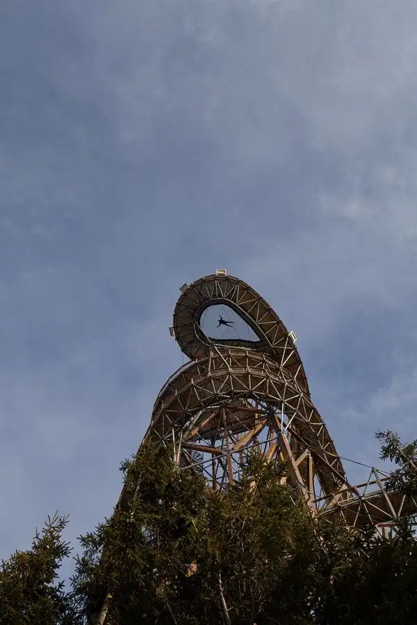 Смотровая площадка с экстремальной горкой в горах Чехии