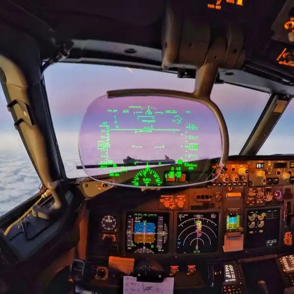 Рабочие будни австралийского пилота: красивые виды из кабины самолета
