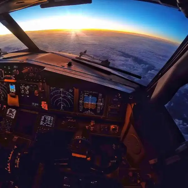 Рабочие будни австралийского пилота: красивые виды из кабины самолета