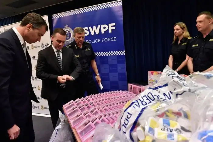 В Австралии задержали партию бюстгальтеров со спрятанным в них метамфетамином на 890,5 миллионов долларов