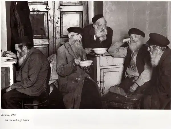 Подборка старых снимков о жизни польских евреев