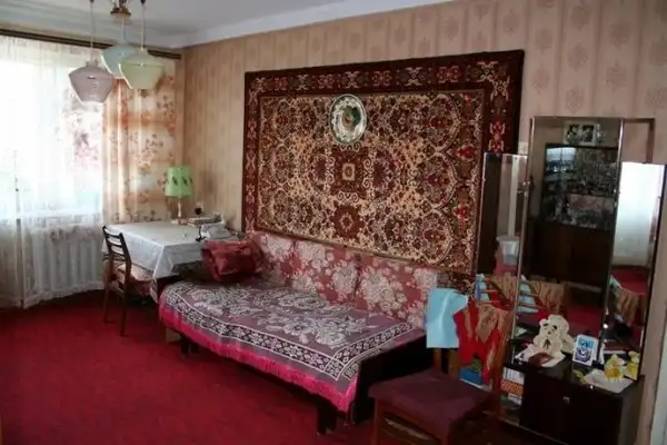 Откуда пошла традиция вешать ковер на стену?