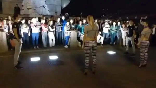 Эх, как вертят