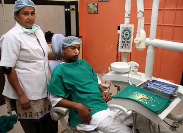 Стоматологи удалили у индийского подростка 232 лишних зуба