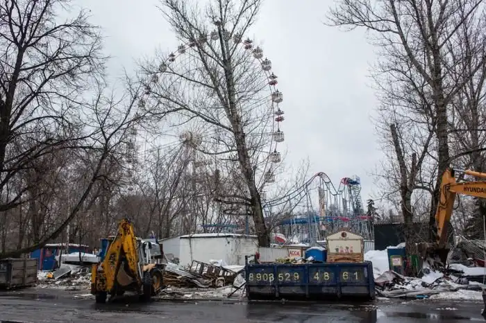 В Москве на ВДНХ сносят знаменитое 73-метровое колесо обозрения