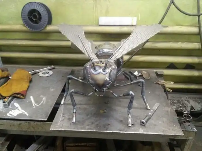 Как делали металлическую пчелу