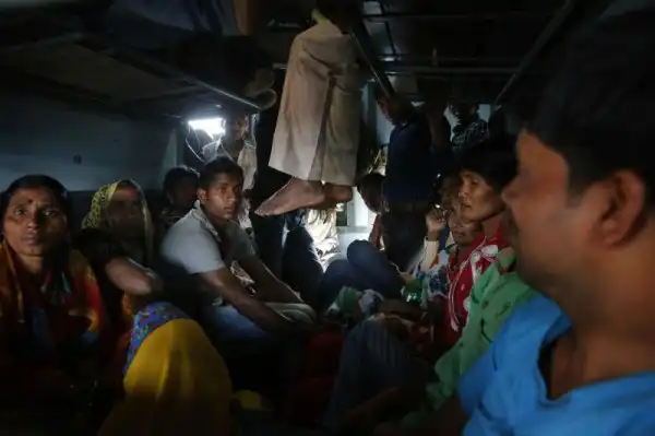 Поездка на индийских поездах - экстремальное развлечение