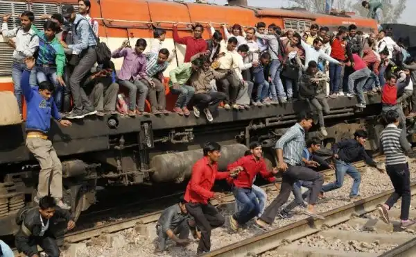 Поездка на индийских поездах - экстремальное развлечение