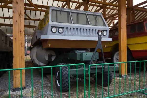 Когда тонут танки. Шнековый вездеход ЗИЛ-4904.
