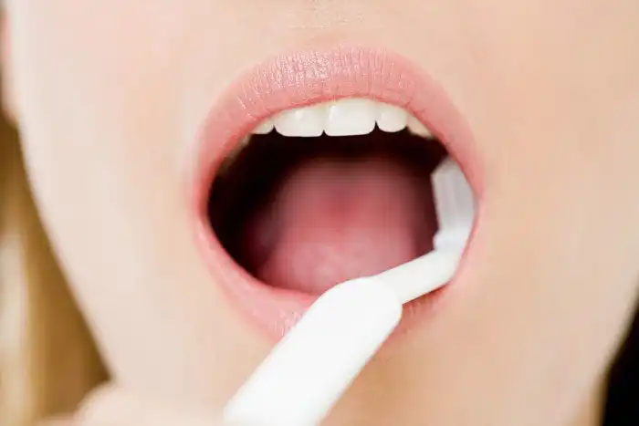 Неприятный запах изо рта: шесть неожиданных причин и одно простое средство