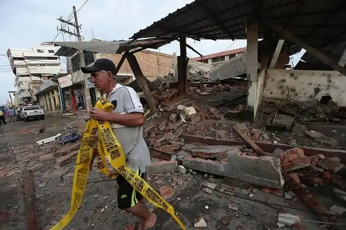 Страшные последствия сильнейшего землетрясения в Эквадоре