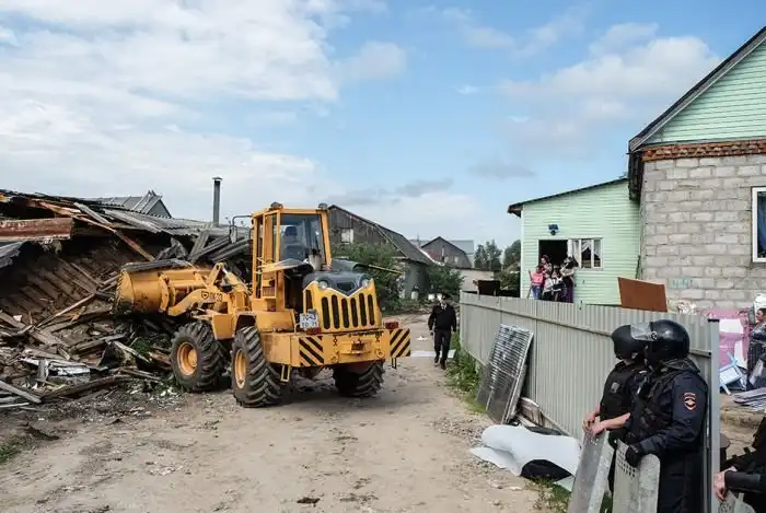 Под Тулой сносят крупнейший в России поселок цыган