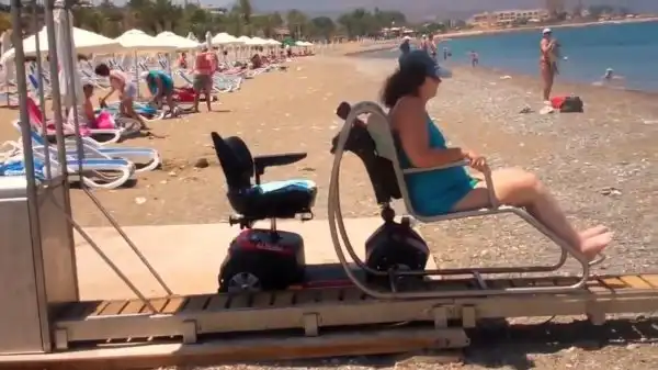 Пляж оборудованный для людей с ограниченными возможностями