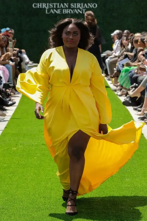Показ моделей Plus Size
