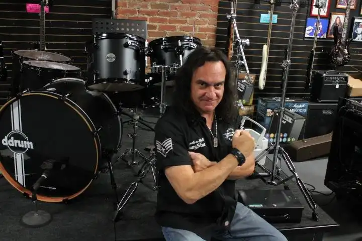 винни апписи. винни апписи. блэк саббат с дио и барабанщиком винни апписи. Vinny appice. Vinny appice.