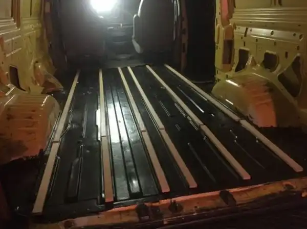 Домик на колесах из старого фургона