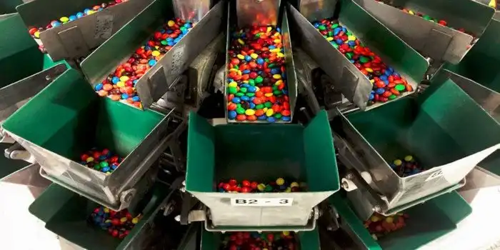 На фабрике M&M’s: как производят конфеты, которые тают во рту, а не в руках