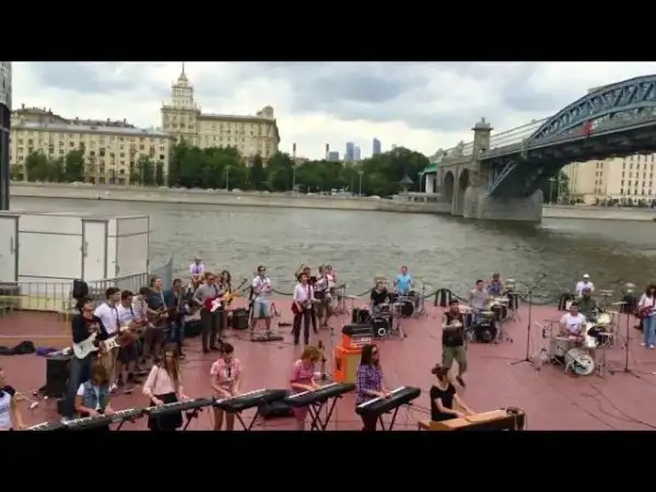 Московский музыкальный флешмоб RocknMob!
