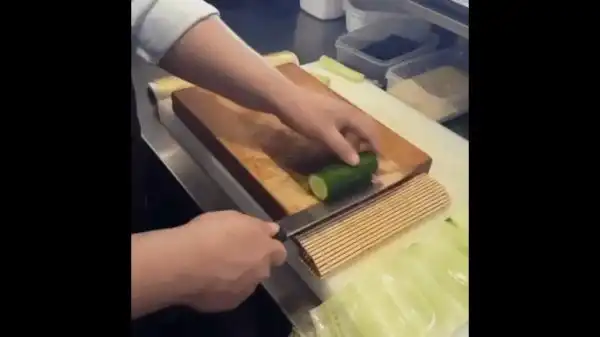 Как сушисты огурец нарезают