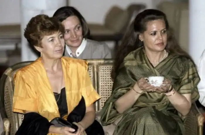 За что советские женщины ненавидели первую леди СССР