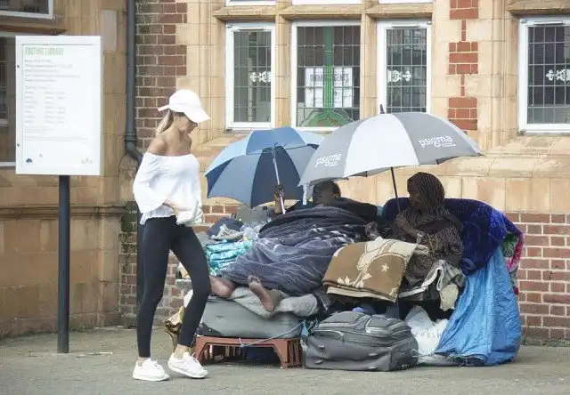 Беженцы из Сомали живут на улицах Лондона, отказываясь от социального жилья