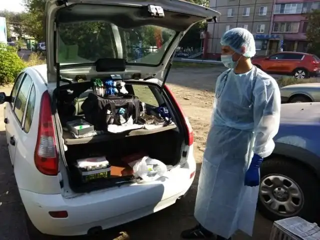 Фельдшер из Челябинска еженедельно ездит на теплотрассы, чтобы лечить бездомных