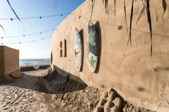 Австралийский хостел, построенный из песка