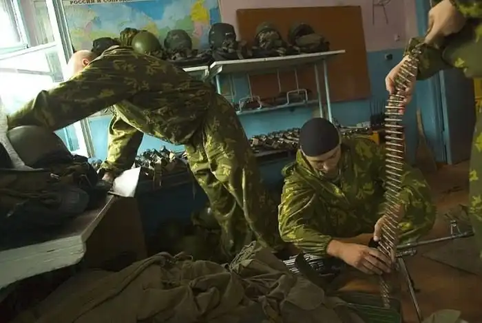 Сотрудники спецназа во время теракта в Беслане
