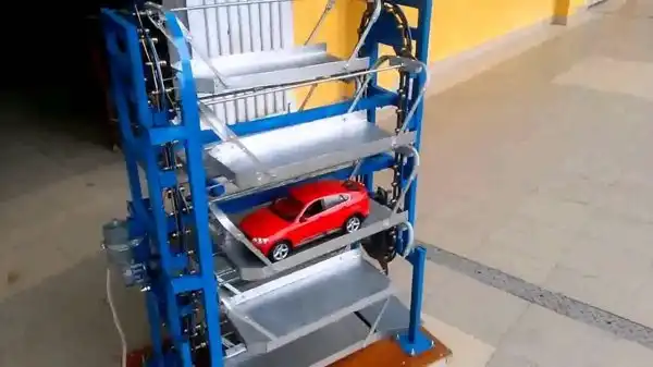 Автоматизированная роторная парковка для автомобилей.