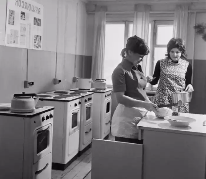 Как советские женщины жили в общежитие