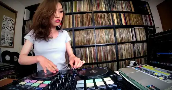 DJ SARA