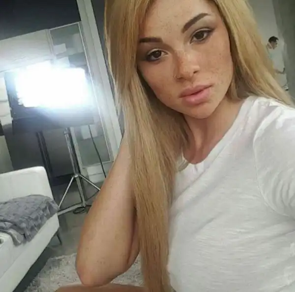 Девушки без