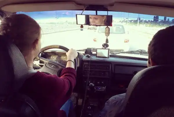 Пока не НАСОбирАЛИ: героические девушки за рулем российских авто