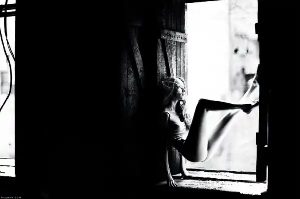 Очаровательные и сюрреалистичные черно-белые фотографии Ильи Рашапа