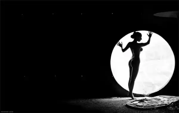 Очаровательные и сюрреалистичные черно-белые фотографии Ильи Рашапа