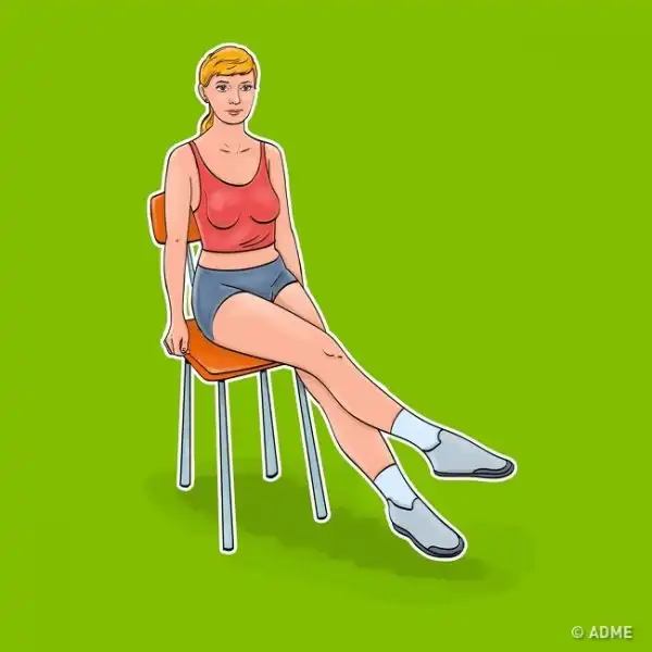 7 упражнений для плоского живота, которые можно делать не вставая со стула