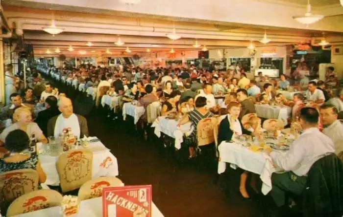 Как отдыхали в ресторанах СССР и США по разные стороны «железного занавеса»
