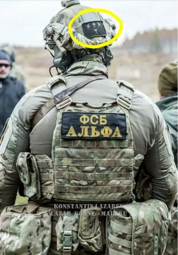 Что означают эти знаки на шлеме спецназа и разрешены ли они?