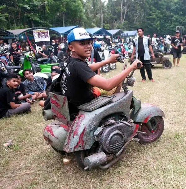 Индонезийские панки делают из мотороллеров невероятных мутантов