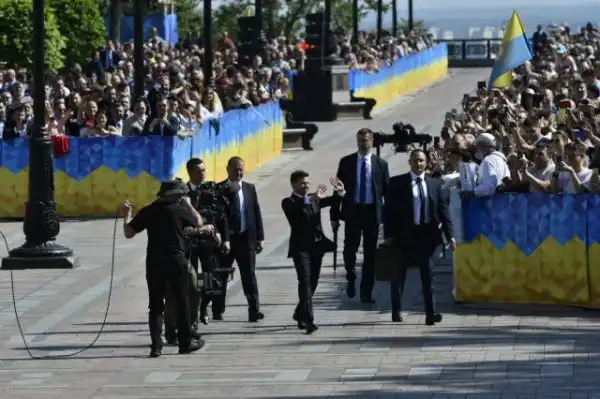Владимир Зеленский - теперь официальный президент Украины
