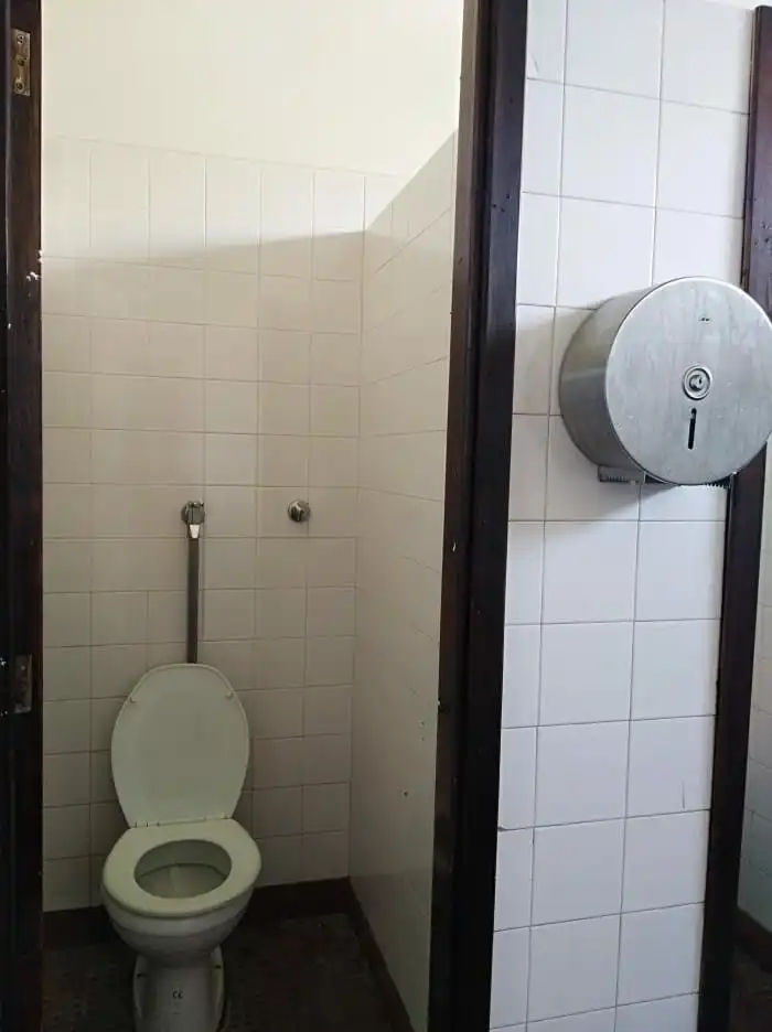 17 нелепых ляпов дизайнеров в общественных туалетах