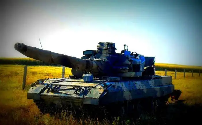 Почему танк Т-95, во всём превосходящий "Армату", так и не приняли на вооружение?