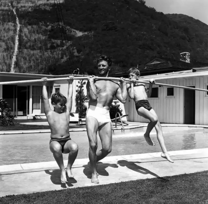 Прошлое в фотографиях: летние каникулы знаменитостей Прошлое в фотографиях: летние каникулы знаменитостей